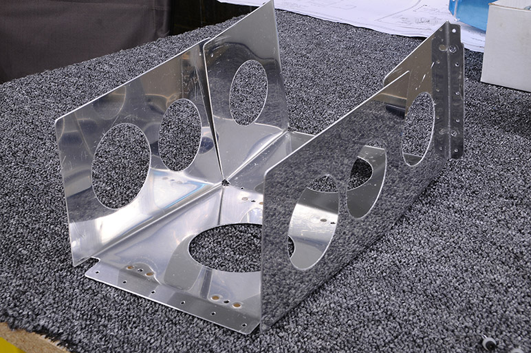 2008.12.20_-_RV-8_-_AHRS_Bracket_and_Mounting_(7).jpg