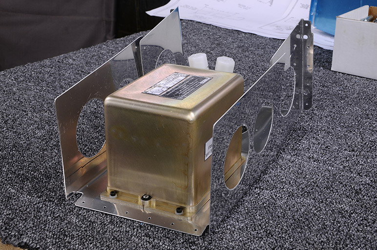 2008.12.20_-_RV-8_-_AHRS_Bracket_and_Mounting_(8).jpg