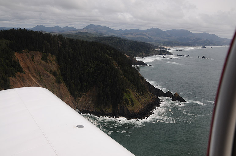 2010.04.30_-_RV-8_-_Trip_To_Vernonia,_RV_Checkout_Day_2_-_Session_2,_Flight_To_Oregon_Coast_(5).jpg
