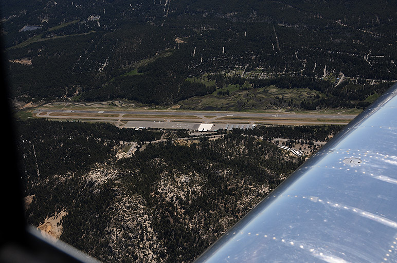 2010.06.05_-_RV-8_-_Trip_To_Lake_Tahoe_(21)_-_South_Lake_Tahoe_Airport.jpg