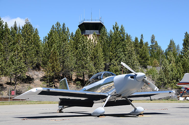 2010.06.05_-_RV-8_-_Trip_To_Lake_Tahoe_(38)_-_N998RV_At_Tahoe_Airport.jpg