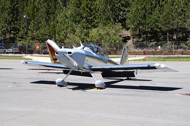 2010.06.05_-_RV-8_-_Trip_To_Lake_Tahoe_(40)_-_N998RV_At_Tahoe_Airport.jpg
