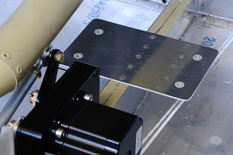 2011.09.05_-_RV-6_Rebuild_-_New_AHRS_&_Magnometer_Installtion_(2).jpg