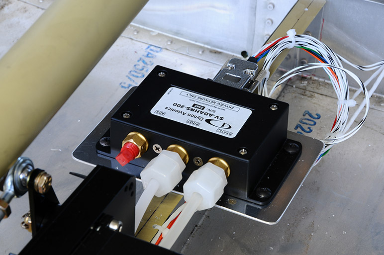 2011.09.05_-_RV-6_Rebuild_-_New_AHRS_&_Magnometer_Installtion_(4).jpg