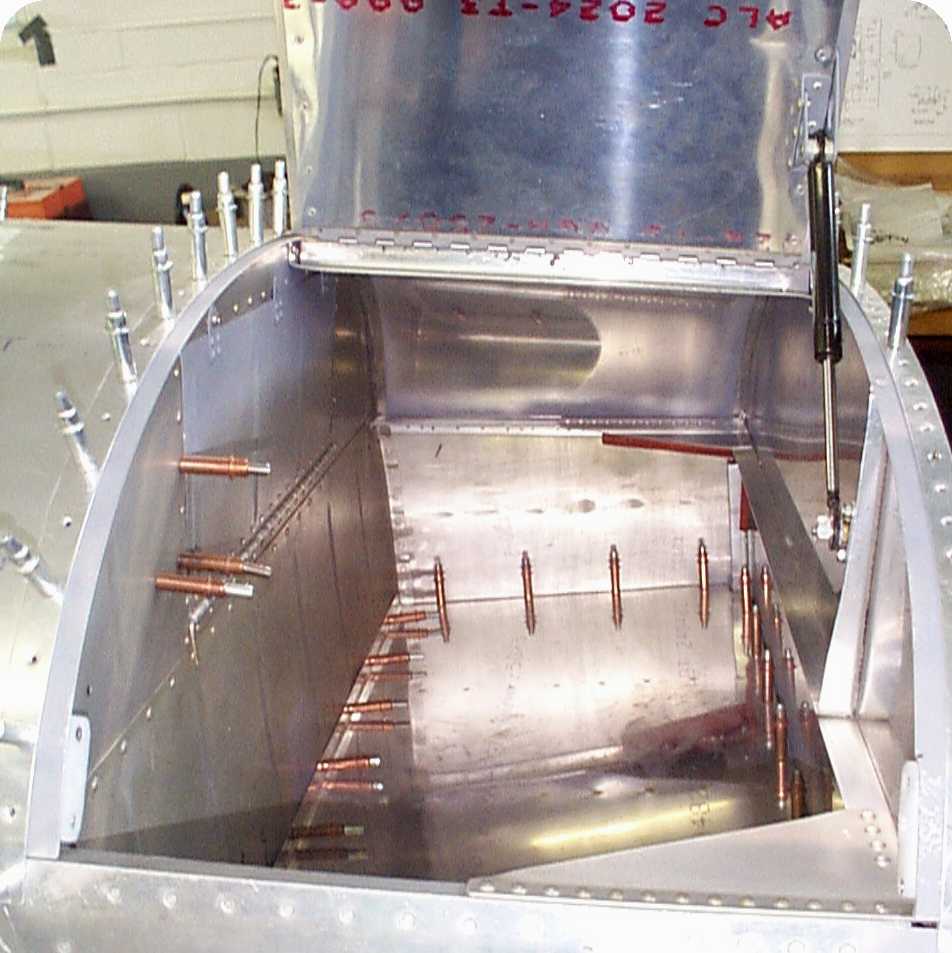 BaggageDoorAirStrut7-24-01.jpg