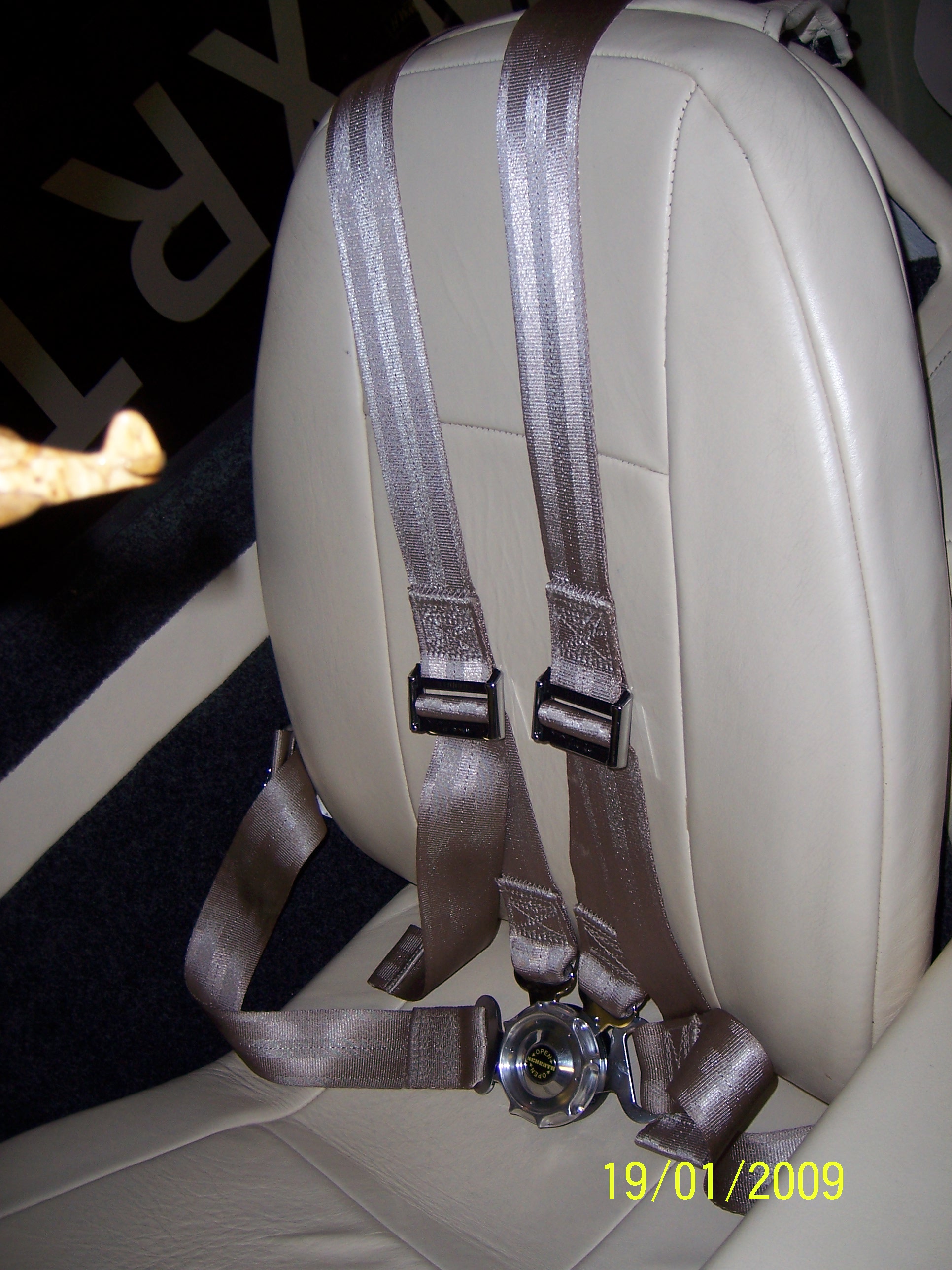 Europas_NOT_original_safety_belts.jpg